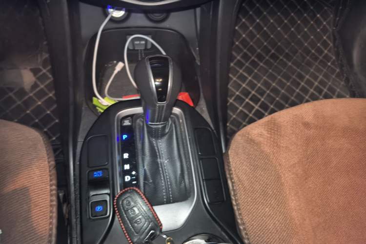 Used Hyundai Santa Fe 2013 Revised Version 2.4L Automatic All-Wheel Drive Luxury Trim
