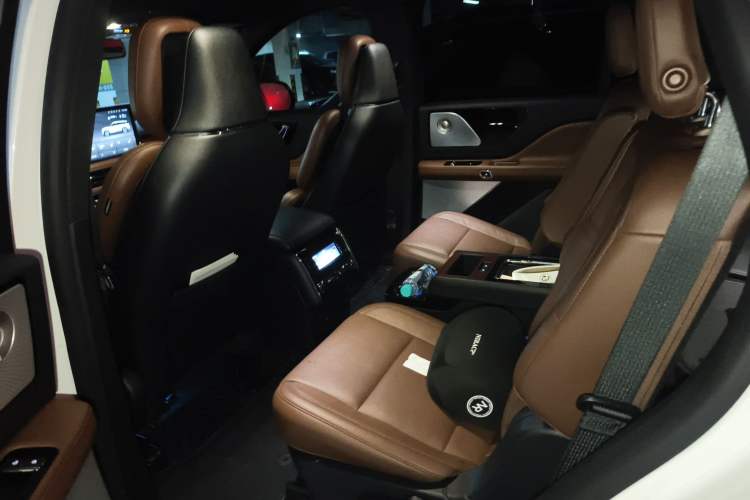 Used Lincoln Aviator 2020 3.0T V6 All-Wheel Drive Executive Version
