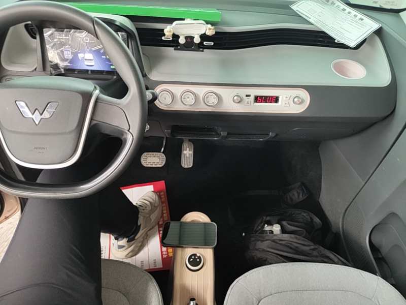 Used Wuling Hongguang MINIEV 2022 Macaron Premium Model – Lithium Iron Phosphate — 12