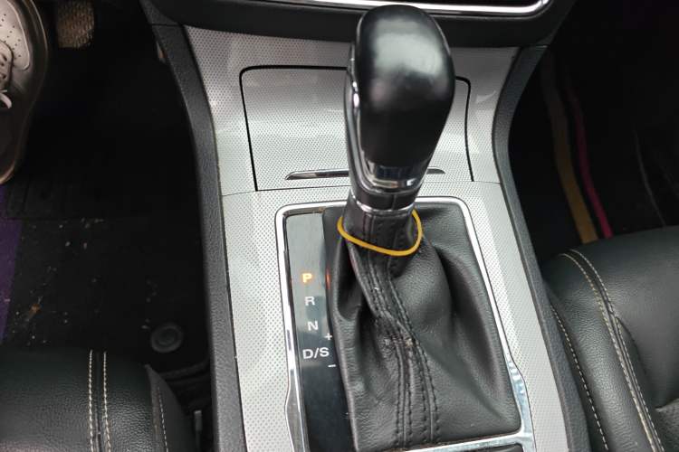 Used Roewe RX5 2016 20T Two-Wheel Drive Automatic Flagship Edition Gear Lever