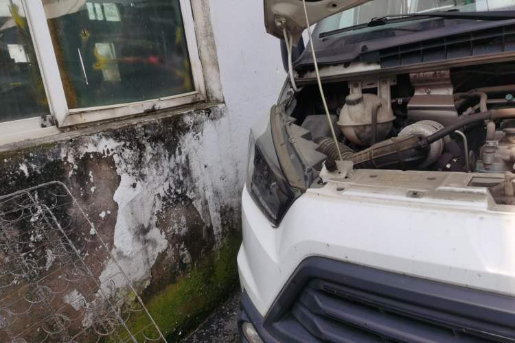 Used JMC Transit 2019 2.8T Commercial Version Long Wheelbase Mid-Roof 6-Seater Rear Single Tire China VI Emission Standard – JX493 Right Front Headlight