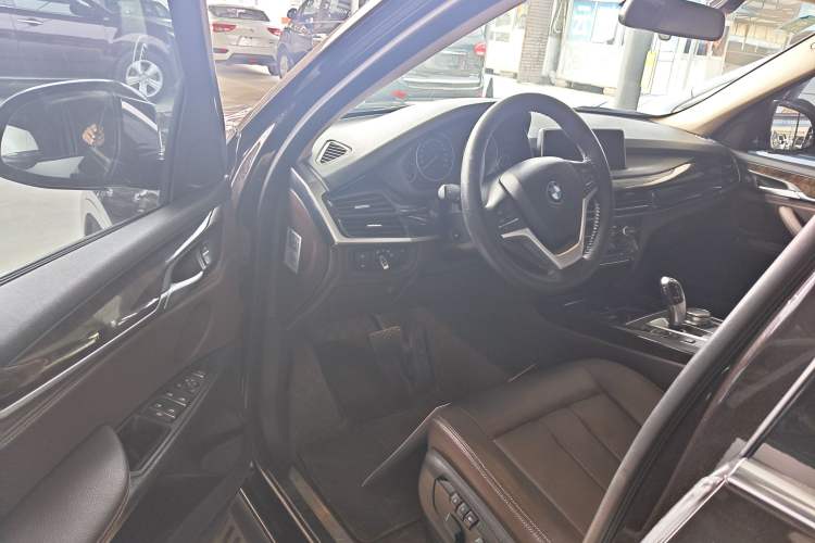 Used BMW X5 2017 xDrive35i Elegant Edition Driver Seat