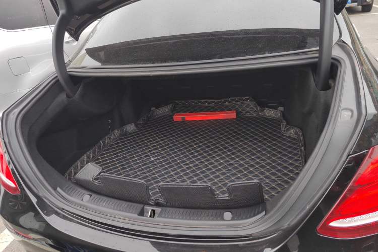 Used Mercedes-Benz E-Class 2019 E 300 L Luxury Model
