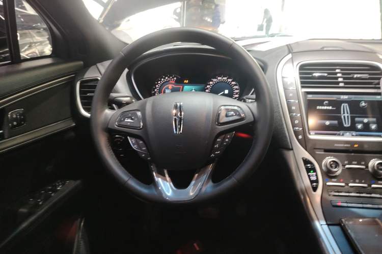 Used Lincoln MKX 2015 2.0T Two-Wheel Drive Deluxe Edition
