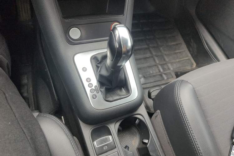 Used Volkswagen Tiguan 2013 1.8TSI Automatic Two-Wheel Drive Trend Edition Gear Lever