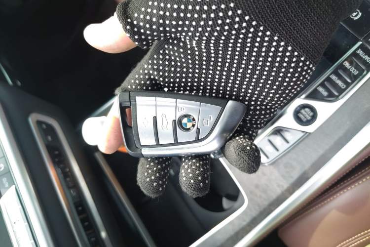 Used BMW X5 2019 xDrive40i Luxury Model with M Sport Package Vehicle Key