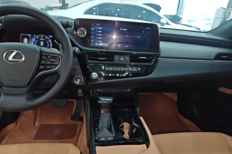 Used Lexus ES 2023 200 Excellence Edition
