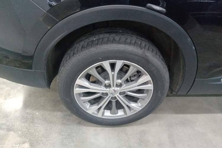 Used Buick Envision 2022 Encore Plus 652T Five-Seat Luxury Model Right Rear Wheel Hub