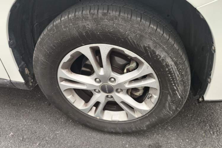 Used Haval M6 2017 1.5T Manual Two-Wheel Drive Elite Model Right Front Wheel Hub