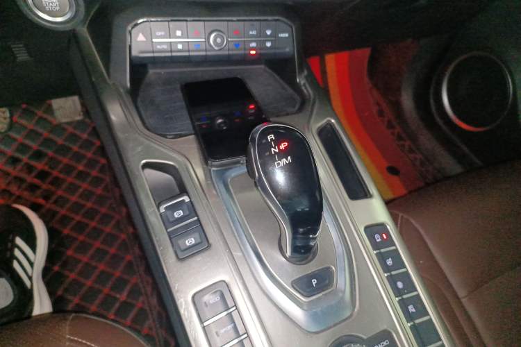 Used Wey VV6 2020 2.0T Two-Wheel Drive Smart Protection+