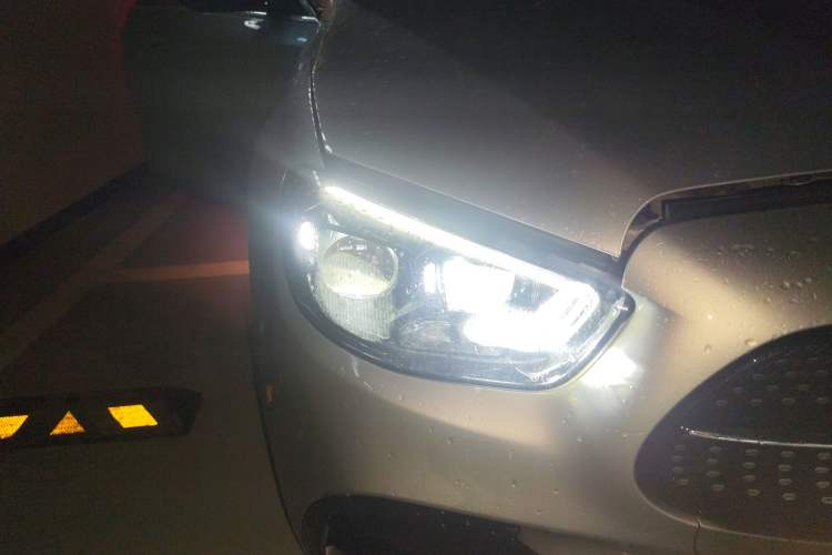 Used Mercedes-Benz E-Class New Energy 2021 E 350 e L Plug-in Hybrid Sports Sedan Right Front Headlight