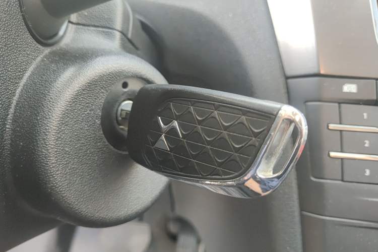 Used DS 5LS 2014 1.8L automatic Comfort version VTi140