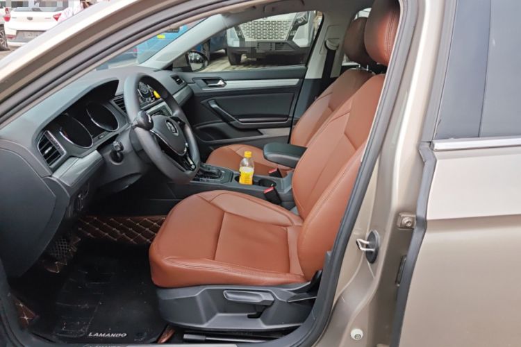 Used Volkswagen Lamando 2015 230TSI DSG Fashion Edition Left Front Seat