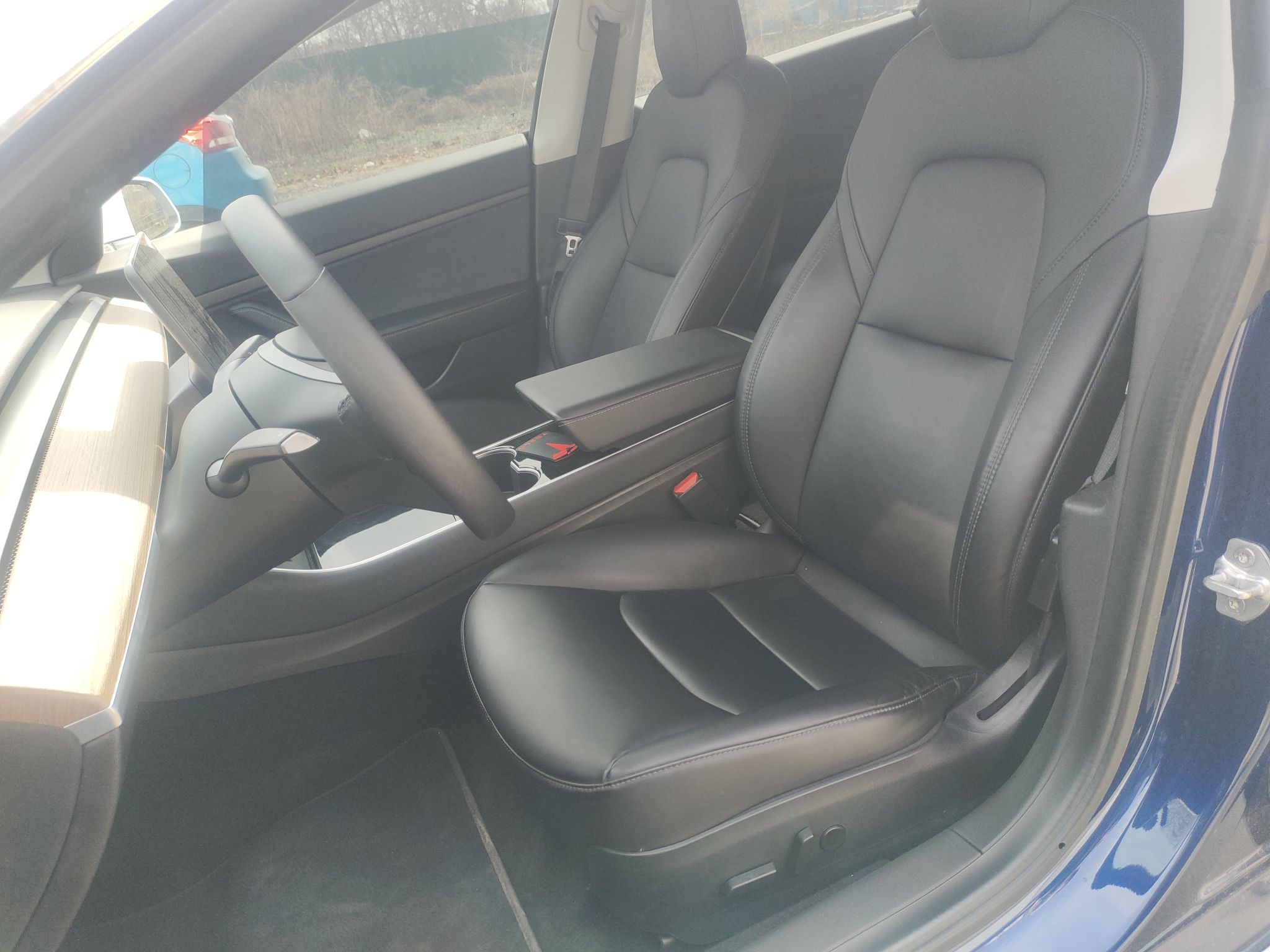 Переднее сиденье в автомобиле