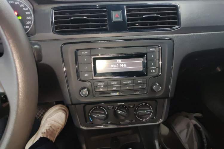 Used Volkswagen Santana 2021 1.5L Automatic Fashion Edition Audio And AC Panel