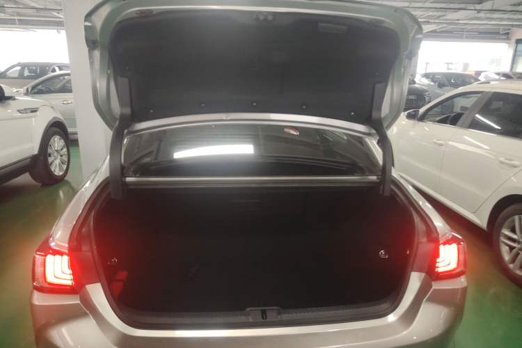 Used Lexus ES 2023 200 Excellence Edition
