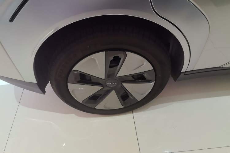 Used AION Y 2025 Plus 430 Smart Edition Right Rear Wheel Hub