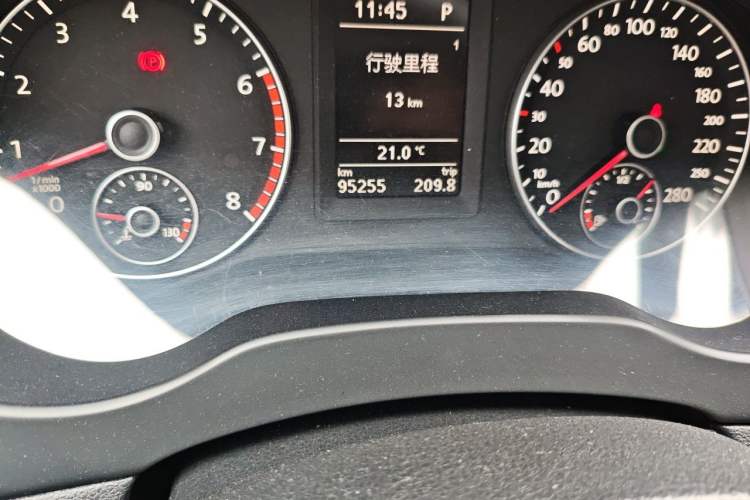 Used Volkswagen Sagitar 2014 Revised Version 1.4TSI Automatic Luxury Edition Odometer Close Up