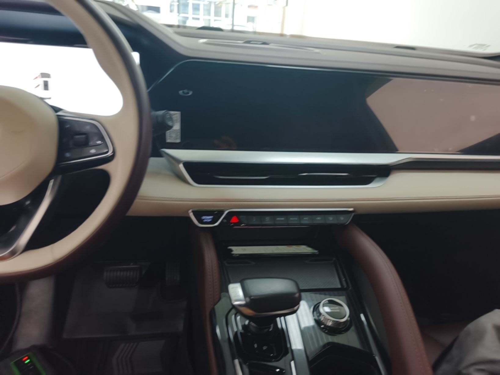 Geely Auto Monjaro L 2021 2.0TD DCT EVO Two-Wheel Drive Smart Luxury Version — снимка 15
