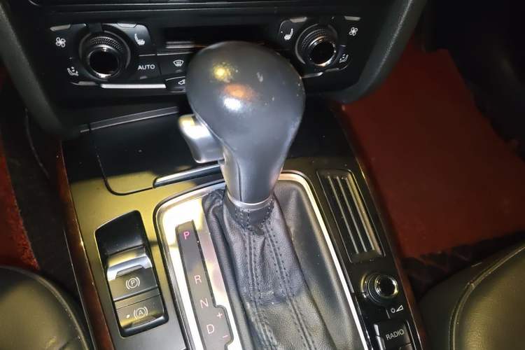 Used Audi A4L 2011 2.0 TFSI Technology Edition Gear Lever