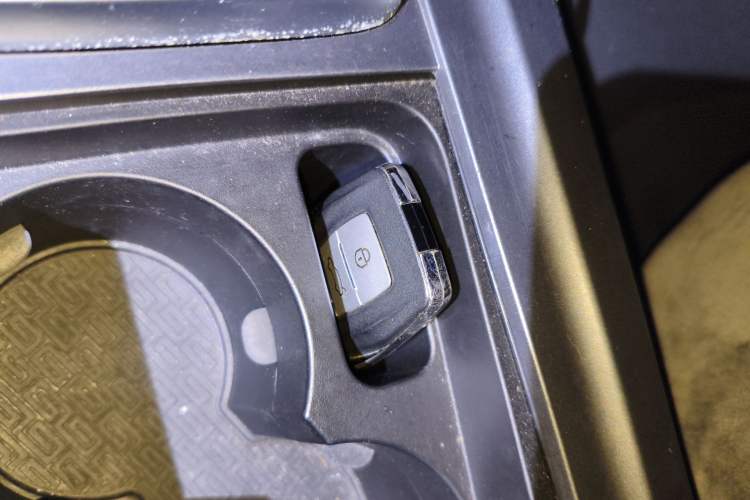 Used Geely Auto Emgrand 2019 Leading Edition 1.5L CVT Luxury Model China VI Standard