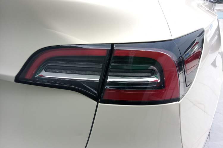 Used Tesla Model Y 2021 Long-Range All-Wheel-Drive Version 3D7
