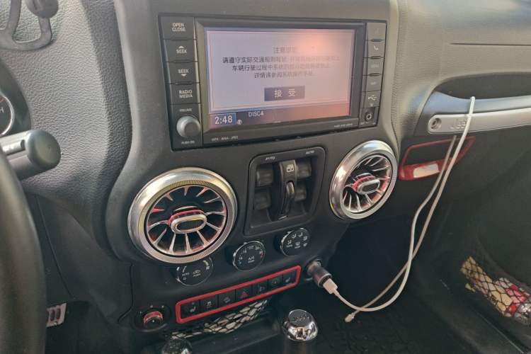 Used Jeep Wrangler 2015 3.6L Rubicon Four-Door Edition Audio And AC Panel