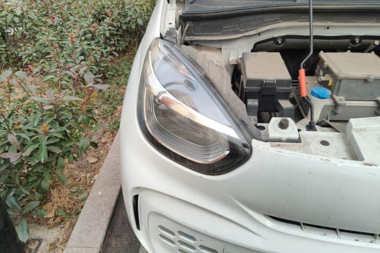 Used Roewe Clever 2021 302 km New Four-Seater Super-Efficient Version