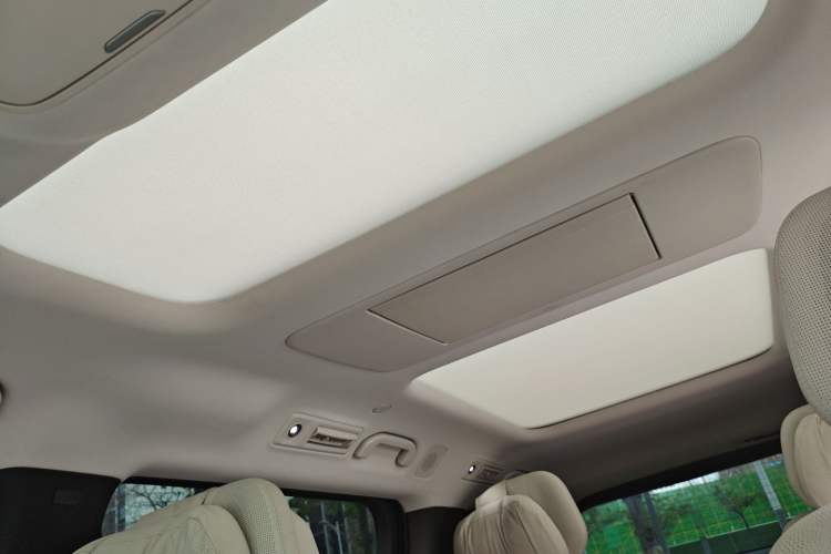 Used BYD Xia 2025 DM-i 1.5T 180km Excellence Model Headliner