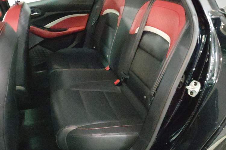 Used MG 5 2021 Revised 300TGI DCT Qingshè Luxurious Enjoyment Edition Left Rear Seat