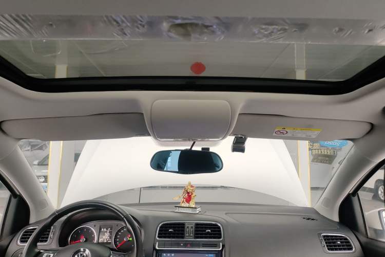 Used Volkswagen Polo 2016 1.6L Automatic Comfort Model
