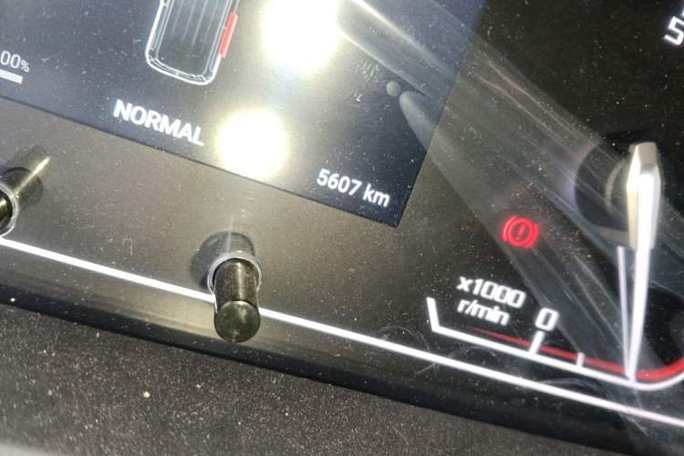 Used SAIC MAXUS Xintu V80 2025 PRO Aoyuntong 2.0T Automatic Long Wheelbase Ultra-Low Roof 6/7/8/9-Seater
