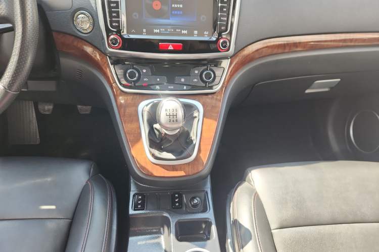Used Haval H6 2015 Revised Version Sport Edition 1.5T Manual Transmission Two-Wheel Drive Elite Grade
