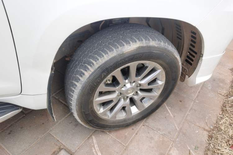 Used Toyota Prado 2019 3.5L Automatic TX-L Deluxe Edition with Rear-Mounted Spare Tire Right Front Wheel Hub