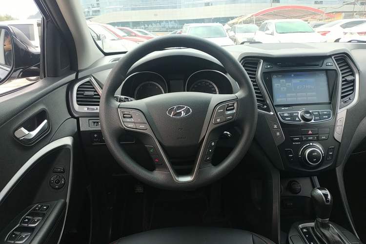 Used Hyundai Grand SantaFe 2015 2.2T 7-Seater Two-Wheel-Drive Zhi Ling Limited Edition
