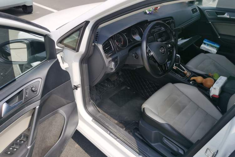 Used Volkswagen Golf 2017 230TSI Automatic Luxury Million-Vehicle Commemorative Edition Driver Seat