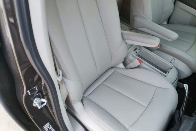 Used Buick GL8 2022 Land Cruiser Executive Class 652T Comfort Model
