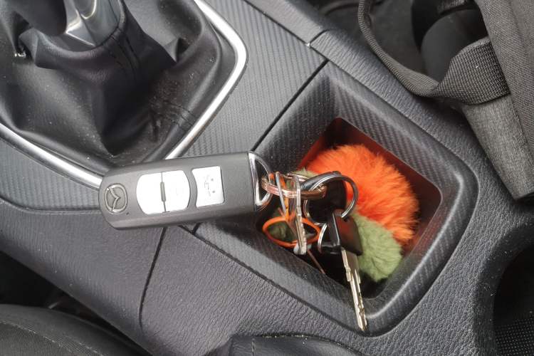 Used Mazda 3 Axela 2016 Sedan 1.5L Manual Comfort Model
