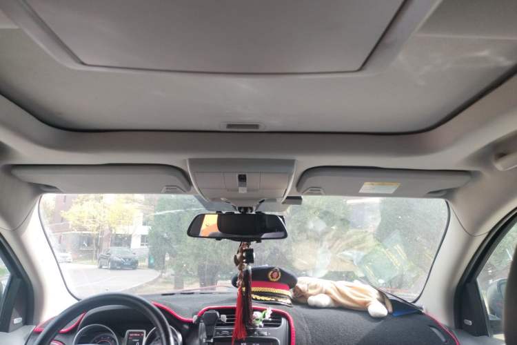 Used Dodge Journey 2013 2.4L Two-Wheel Drive Luxury Version Headliner