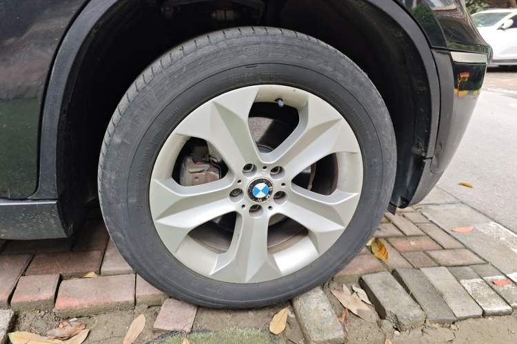 Used BMW X6 2011 xDrive35i Right Front Wheel Hub
