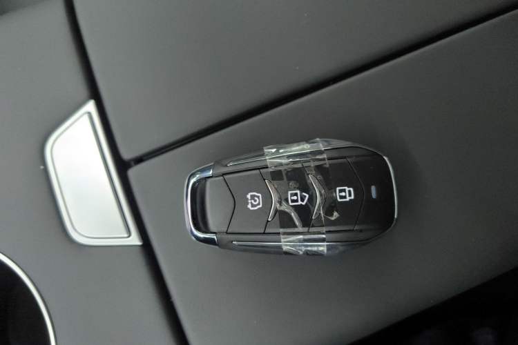 Used Landian E5 PLUS 2026 Model, 165km Long-Range First-Adoption Edition, 7-seater