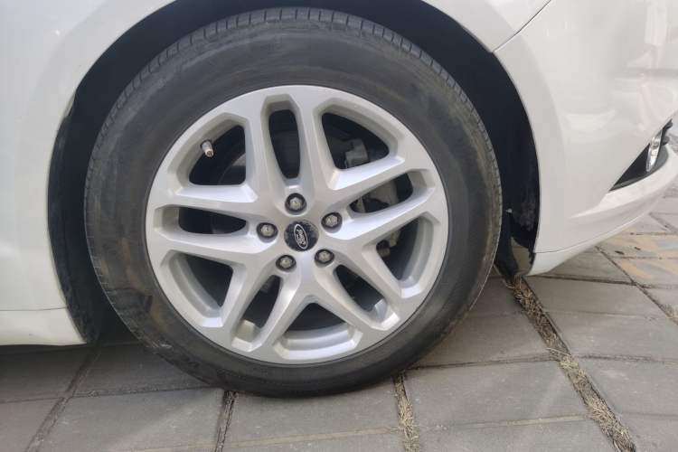 Used Ford Mondeo 2013 1.5L GTDi180 Fashion Edition Right Front Wheel Hub