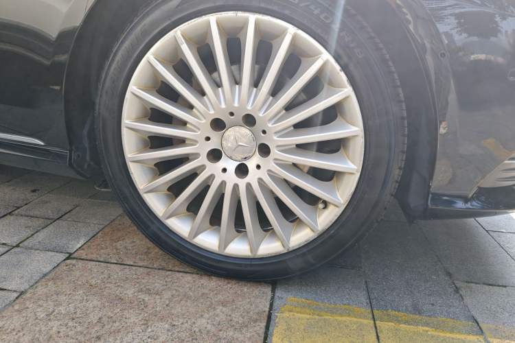 Used Mercedes-Benz E-Class 2015 E 200 L Right Front Wheel Hub