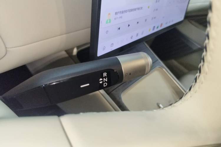 Used ONVO Luxeed L90 2025 Model—Ultra Six-Seater Version
