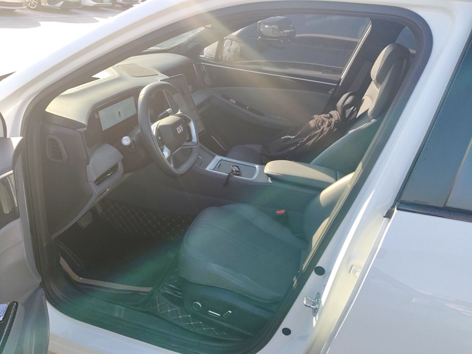 Geely Galaxy L7 2025 EM-i 115km Exploration+ Edition — снимка 17