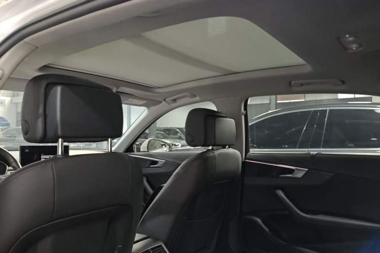 Used Audi A4L 2022 40 TFSI Luxury Prestige Edition Headliner