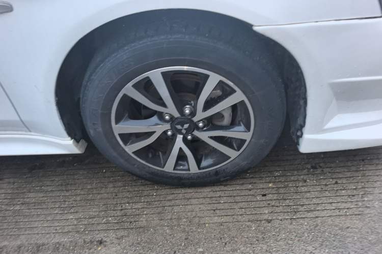 Used Mitsubishi Lancer EX 2016 1.8L CVT Black-and-White Retro Edition