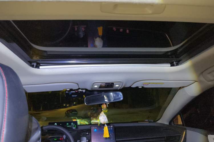 Used Toyota bZ3 2024 517 km Elite PRO Headliner