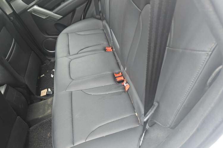 Used Haval H2 2017 Red-Label 1.5T Manual Two-Wheel-Drive Elite Model Left Rear Seat