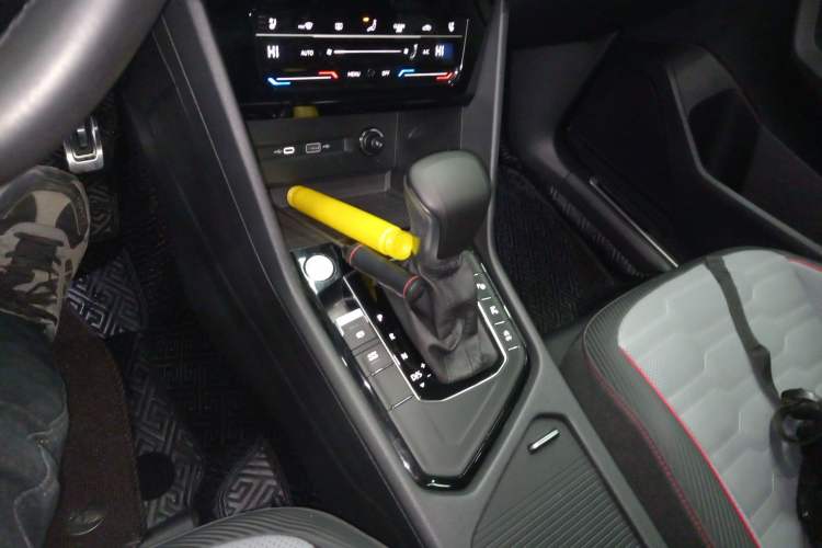 Used Volkswagen Tiguan L 2023 330TSI Automatic Two-Wheel Drive R-Line Flagship Edition Gear Lever